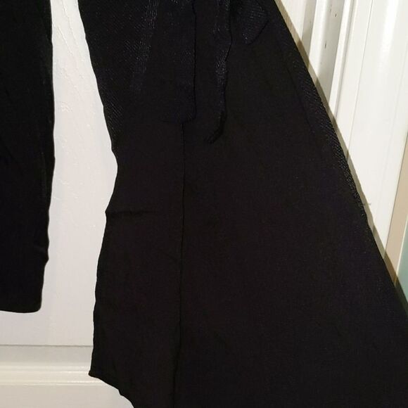 Lost April black top with slit sleeve Sz L NWT - Picture 4 of 7